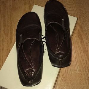 NWOT womens brown flats